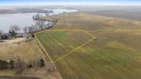 100 Bright Shores Dr, Viborg, SD 57070