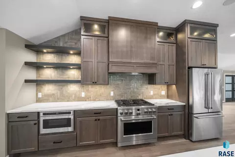 Kitchen - 1200 E Tomar Rd, Sioux Falls, SD 57105 photo 2 of 3