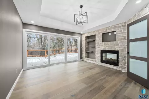 Living - 1200 E Tomar Rd, Sioux Falls, SD 57105 photo 6 of 7