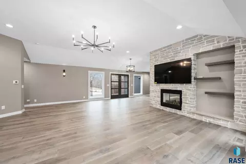 Living - 1200 E Tomar Rd, Sioux Falls, SD 57105 photo 5 of 7