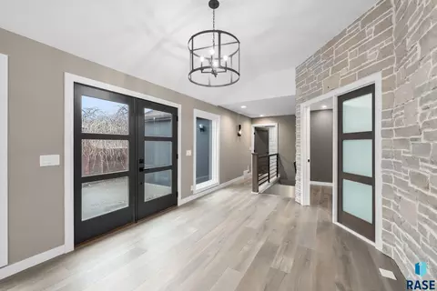Entry Way - 1200 E Tomar Rd, Sioux Falls, SD 57105 photo 1 of 3