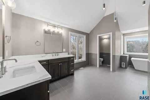 Bath - 1200 E Tomar Rd, Sioux Falls, SD 57105 photo 1 of 5