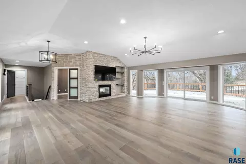 Living - 1200 E Tomar Rd, Sioux Falls, SD 57105 photo 3 of 7