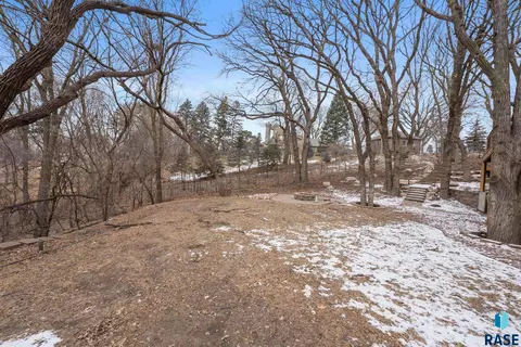 Exterior - 1200 E Tomar Rd, Sioux Falls, SD 57105 photo 5 of 5