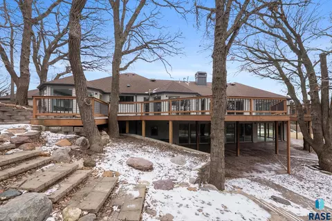 Exterior - 1200 E Tomar Rd, Sioux Falls, SD 57105 photo 2 of 5