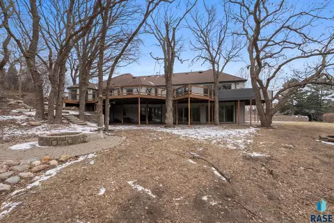Exterior - 1200 E Tomar Rd, Sioux Falls, SD 57105 photo 4 of 5