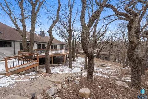 Exterior - 1200 E Tomar Rd, Sioux Falls, SD 57105 photo 3 of 5