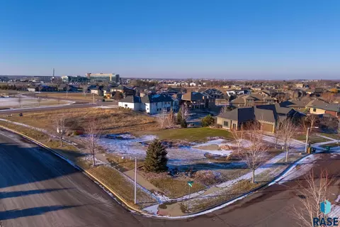 Latigo Trl, Sioux Falls, SD 57108 photo 2