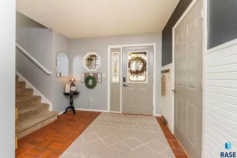 Entry Way - 609 S Splitrock Blvd, Brandon, SD 57005 photo 1 of 3