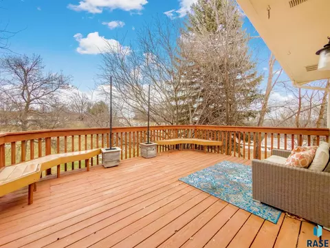 Exterior - 609 S Splitrock Blvd, Brandon, SD 57005 photo 1 of 10