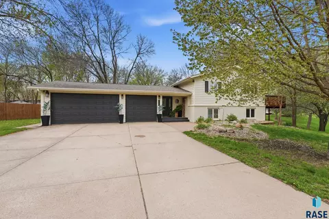 Exterior - 609 S Splitrock Blvd, Brandon, SD 57005 photo 10 of 10