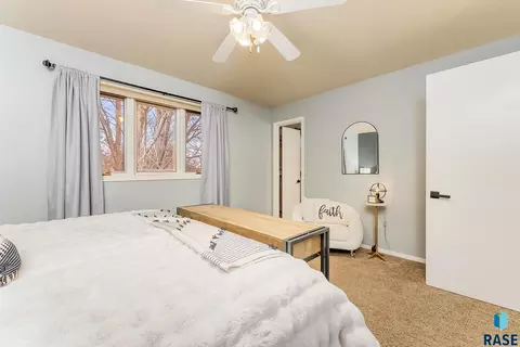 Bedroom - 609 S Splitrock Blvd, Brandon, SD 57005 photo 3 of 11