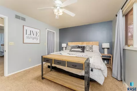 Bedroom - 609 S Splitrock Blvd, Brandon, SD 57005 photo 2 of 11
