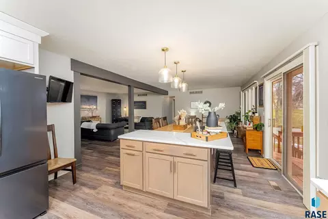 Kitchen - 609 S Splitrock Blvd, Brandon, SD 57005 photo 3 of 3