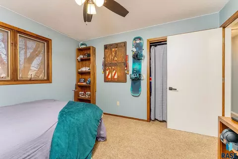 Bedroom - 609 S Splitrock Blvd, Brandon, SD 57005 photo 8 of 11