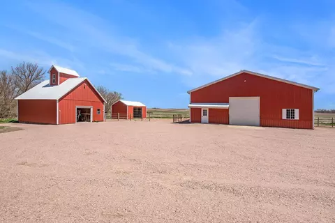 Exterior - 46872 250th St, Baltic, SD 57003 photo 6 of 7