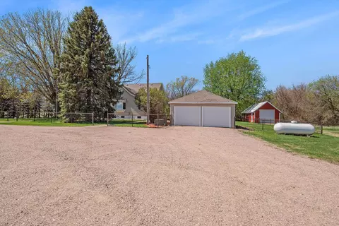 Exterior - 46872 250th St, Baltic, SD 57003 photo 3 of 7