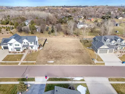 205 N Autumnwood Ct, Sioux Falls, SD 57110