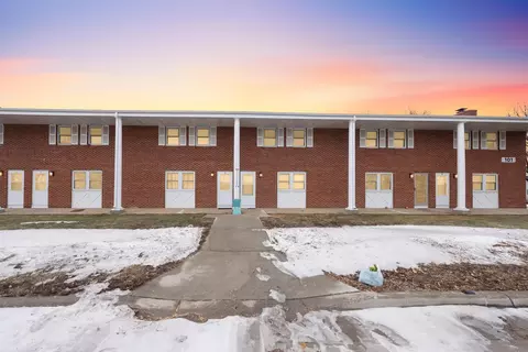 101 N Pipestone St #4, Brandon, SD 57005