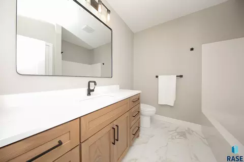 Bath - 1005 S Haley Ave, Brandon, SD 57005 photo 3 of 3