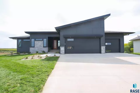 Exterior - 1005 S Haley Ave, Brandon, SD 57005 photo 3 of 3