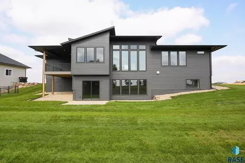 Exterior - 1005 S Haley Ave, Brandon, SD 57005 photo 2 of 3