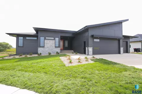 Exterior - 1005 S Haley Ave, Brandon, SD 57005 photo 1 of 3