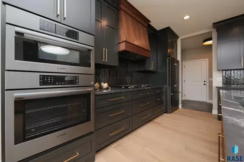 Kitchen - 1005 S Haley Ave, Brandon, SD 57005 photo 3 of 4