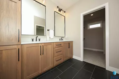 Bath - 1005 S Haley Ave, Brandon, SD 57005 photo 1 of 3