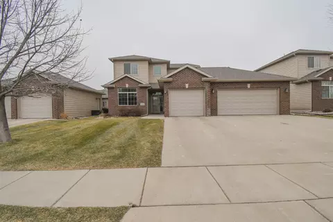 2512 E Winston Cir, Sioux Falls, SD 57108