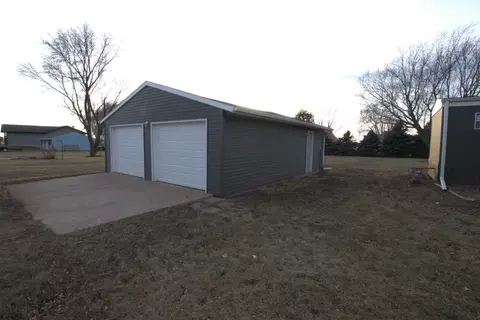 303 S Maple St, Worthing, SD 57077 photo 3