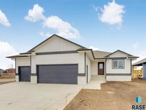 1014 Birch St, Harrisburg, SD 57032