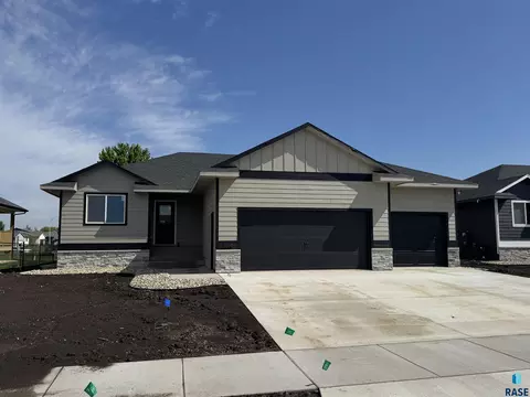 1014 Birch St, Harrisburg, SD 57032