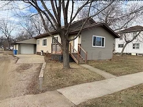 215 N Union Ave, Madison, SD 57042