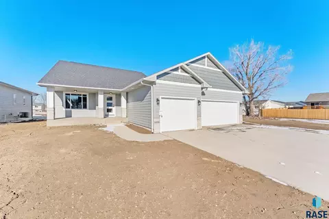 1030 E Fannings St, Tea, SD 57064