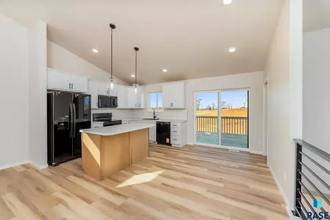 Kitchen - 617 N Juniper St, Lennox, SD 57039 photo 3 of 3