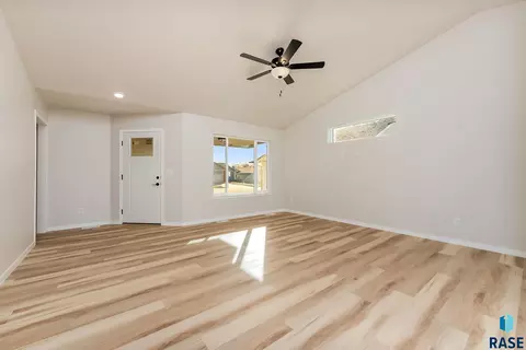 Living - 617 N Juniper St, Lennox, SD 57039 photo 3 of 3