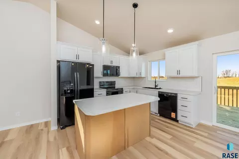 Kitchen - 617 N Juniper St, Lennox, SD 57039 photo 2 of 3