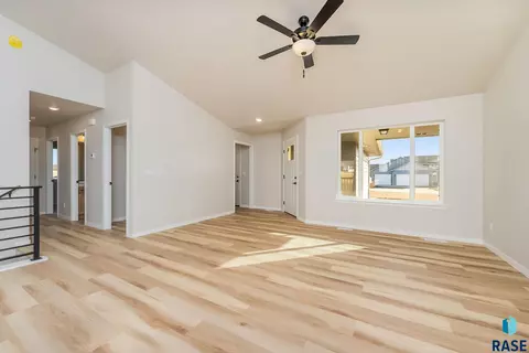 Living - 617 N Juniper St, Lennox, SD 57039 photo 2 of 3