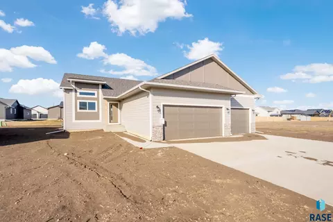 905 N Main St, Lennox, SD 57039