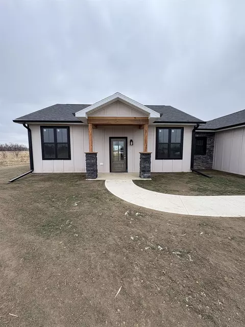 Exterior - 336 Purdue St, Vermillion, SD 57069 photo 2 of 7