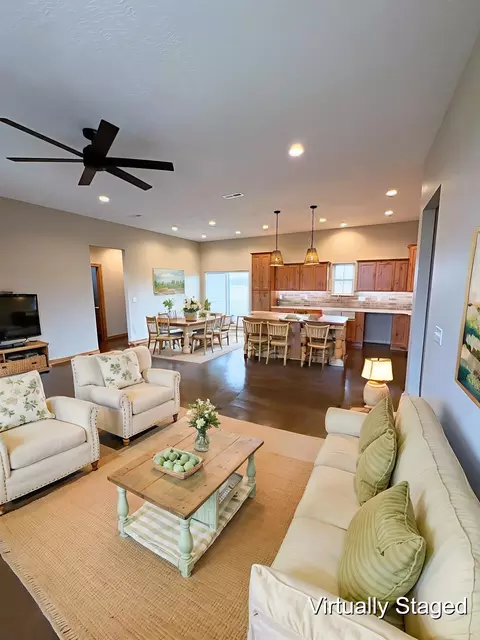 Living - 336 Purdue St, Vermillion, SD 57069 photo 1 of 1