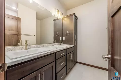 Bath - 920 E Dutch St, Tea, SD 57064 photo 1 of 3