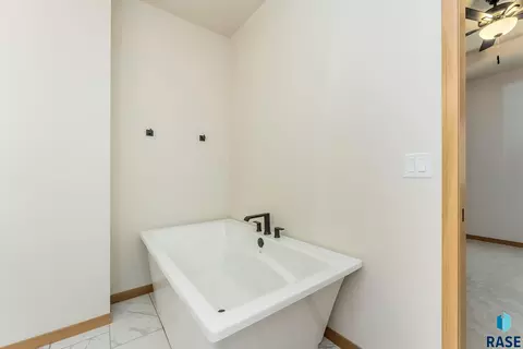 Bath - 930 E Dutch St, Tea, SD 57064 photo 2 of 4