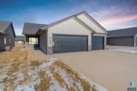 930 E Dutch St, Tea, SD 57064
