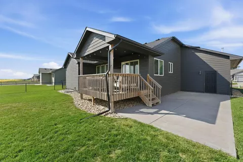 Exterior - 510 N Summit Ave, Tea, SD 57064 photo 5 of 10