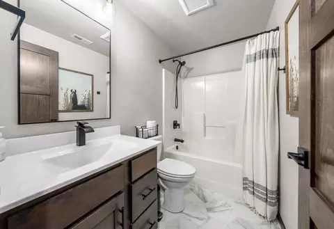 Bath - 510 N Summit Ave, Tea, SD 57064 photo 7 of 8