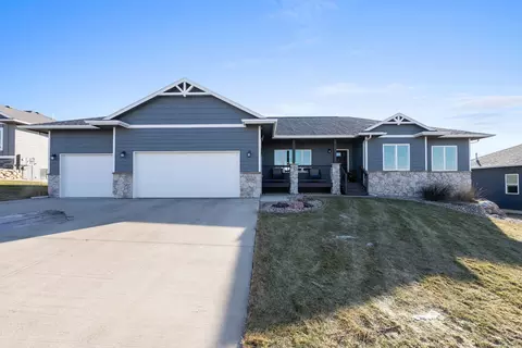 8209 E Willow Leaf St, Sioux Falls, SD 57110