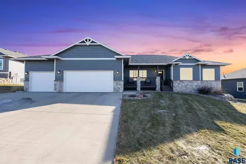8209 E Willow Leaf St, Sioux Falls, SD 57110