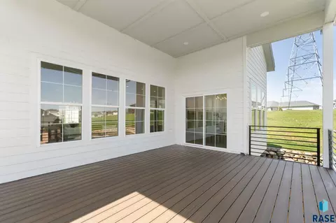Exterior - 8304 Sheridan Cir, Sioux Falls, SD 57110 photo 5 of 8